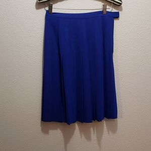 *2 piece suit by Jones New York, Size 6, Royal blue